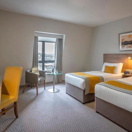 Maldron Hotel Derry Bagian luar foto