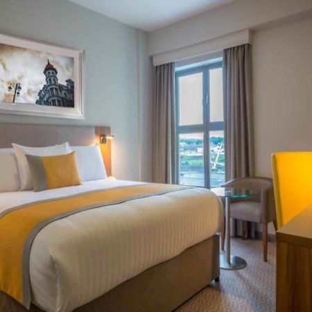 Maldron Hotel Derry Bagian luar foto