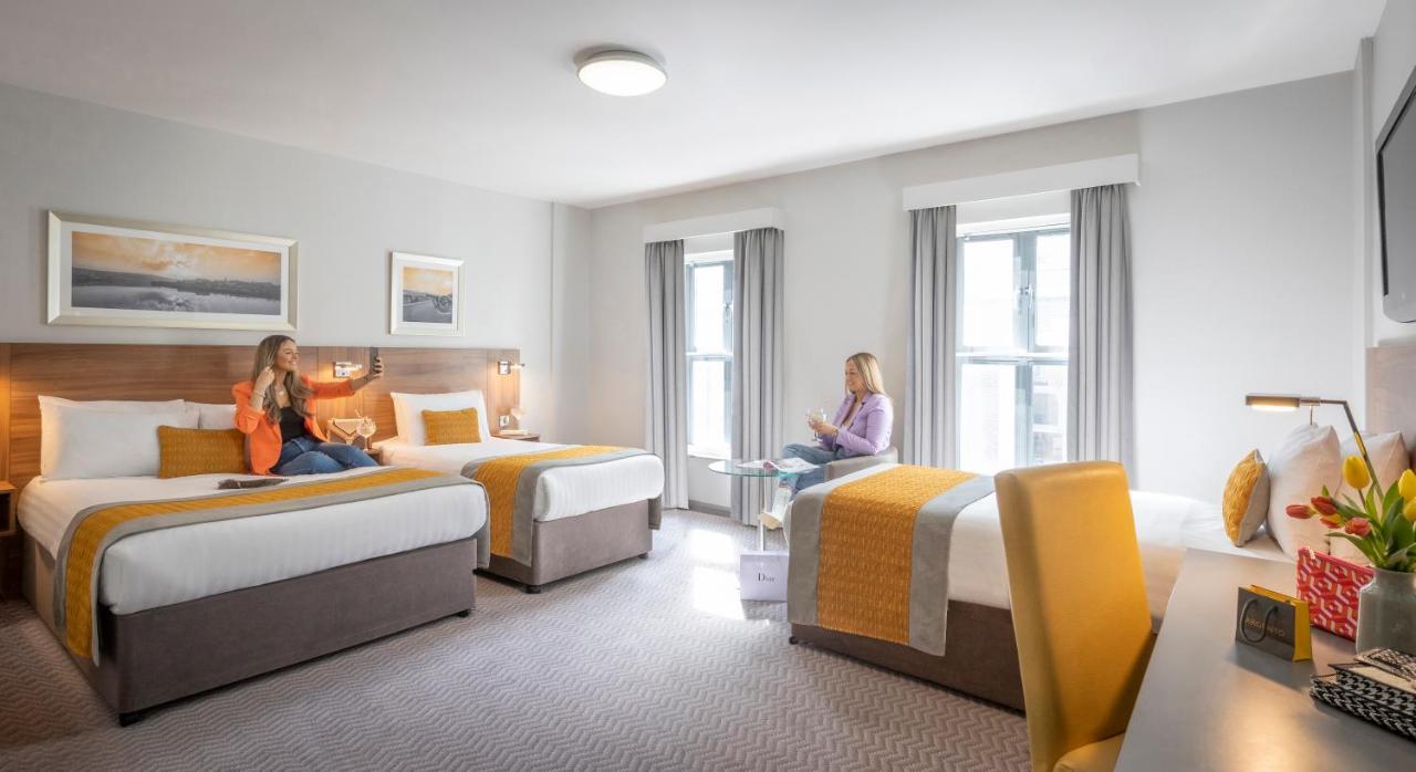 Maldron Hotel Derry Bagian luar foto