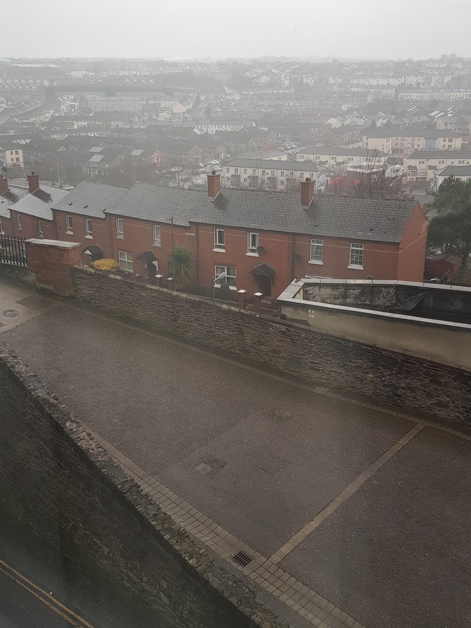 Maldron Hotel Derry Bagian luar foto