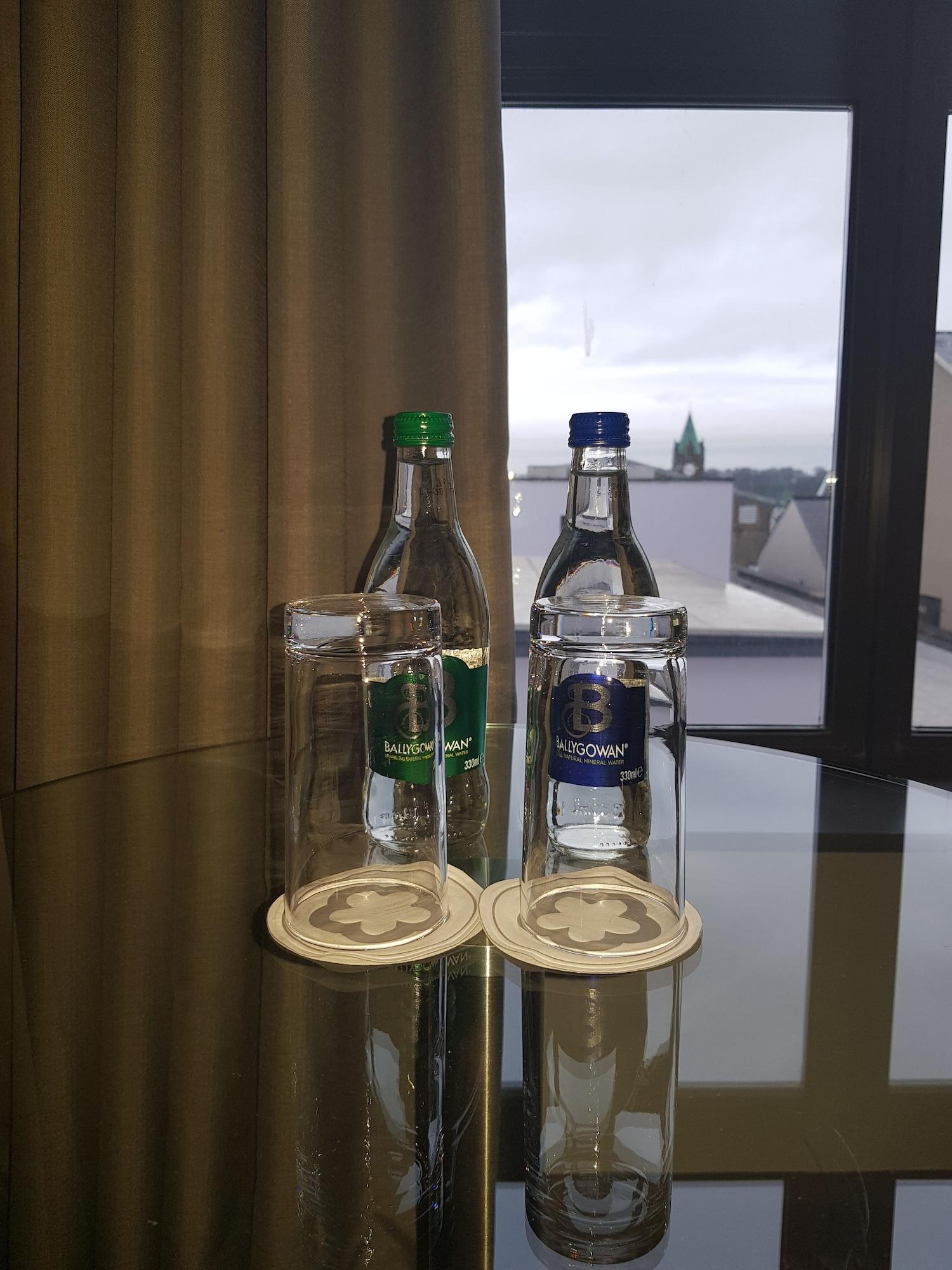 Maldron Hotel Derry Bagian luar foto