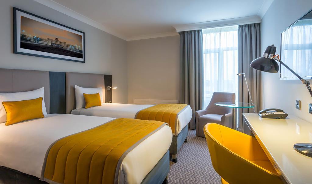 Maldron Hotel Derry Bagian luar foto
