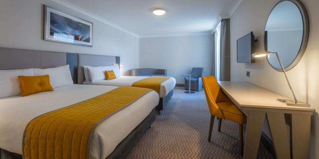 Maldron Hotel Derry Bagian luar foto