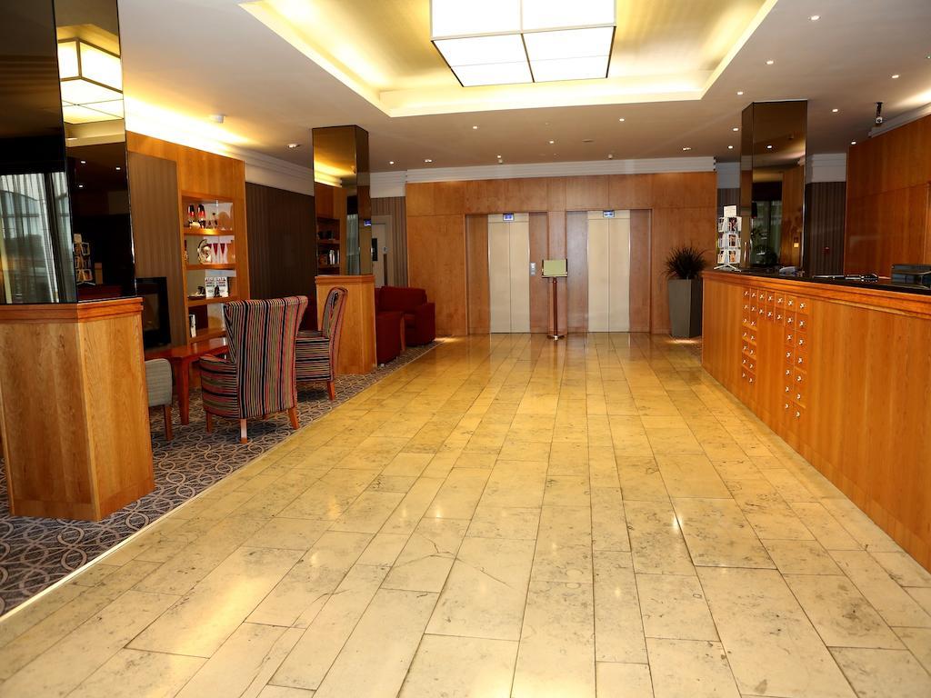 Maldron Hotel Derry Bagian luar foto