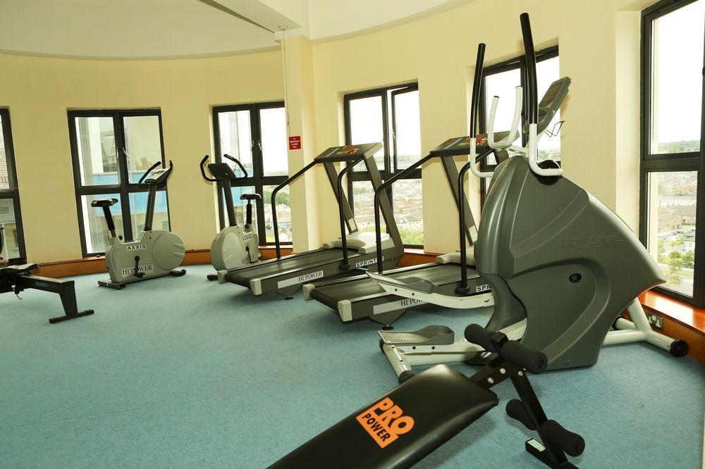 Maldron Hotel Derry Bagian luar foto