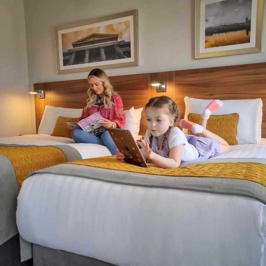 Maldron Hotel Derry Bagian luar foto