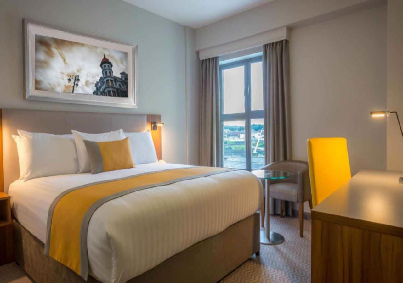 Maldron Hotel Derry Bagian luar foto