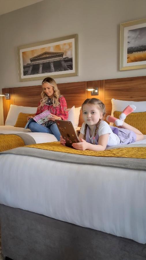 Maldron Hotel Derry Bagian luar foto