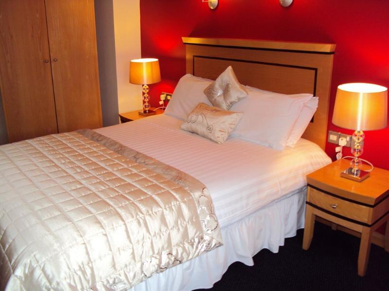 Maldron Hotel Derry Bagian luar foto